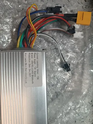 Controladora 15A 48V U2